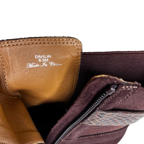 Donald J. Pliner NWOT Dahlin Suede Embossed Ankle Boots in Espresso Size 6.5 - Picture 9 of 11